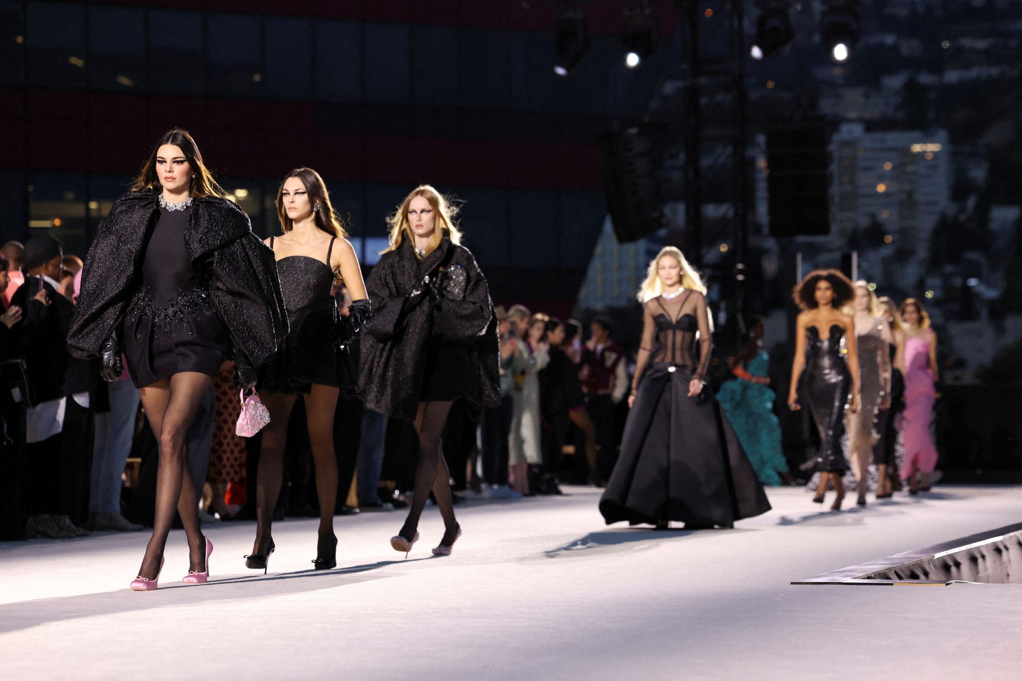 Versace Осень-Зима 2016-2017 на Неделе моды в Милане