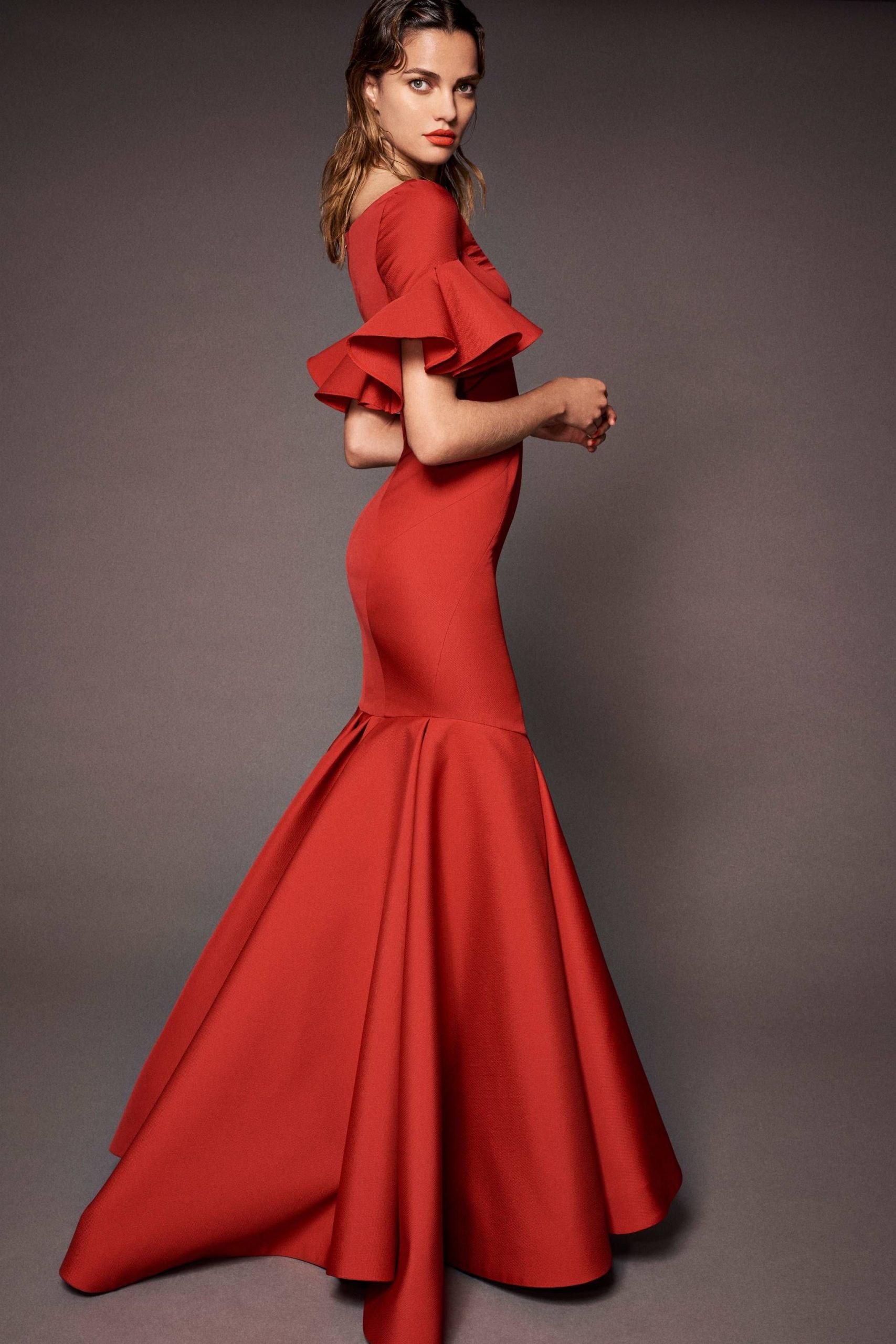Красное вечернее платье-годе